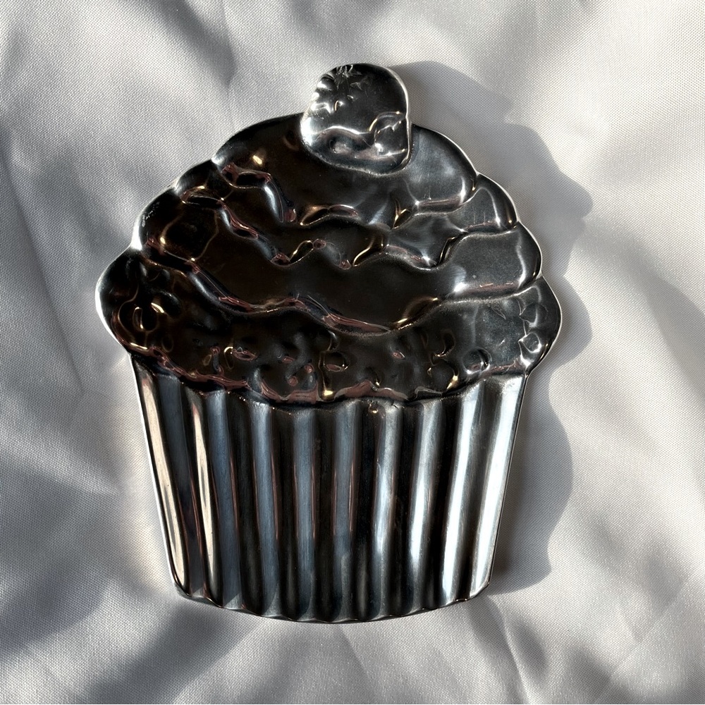 Dish - tray decor: Polished pewter